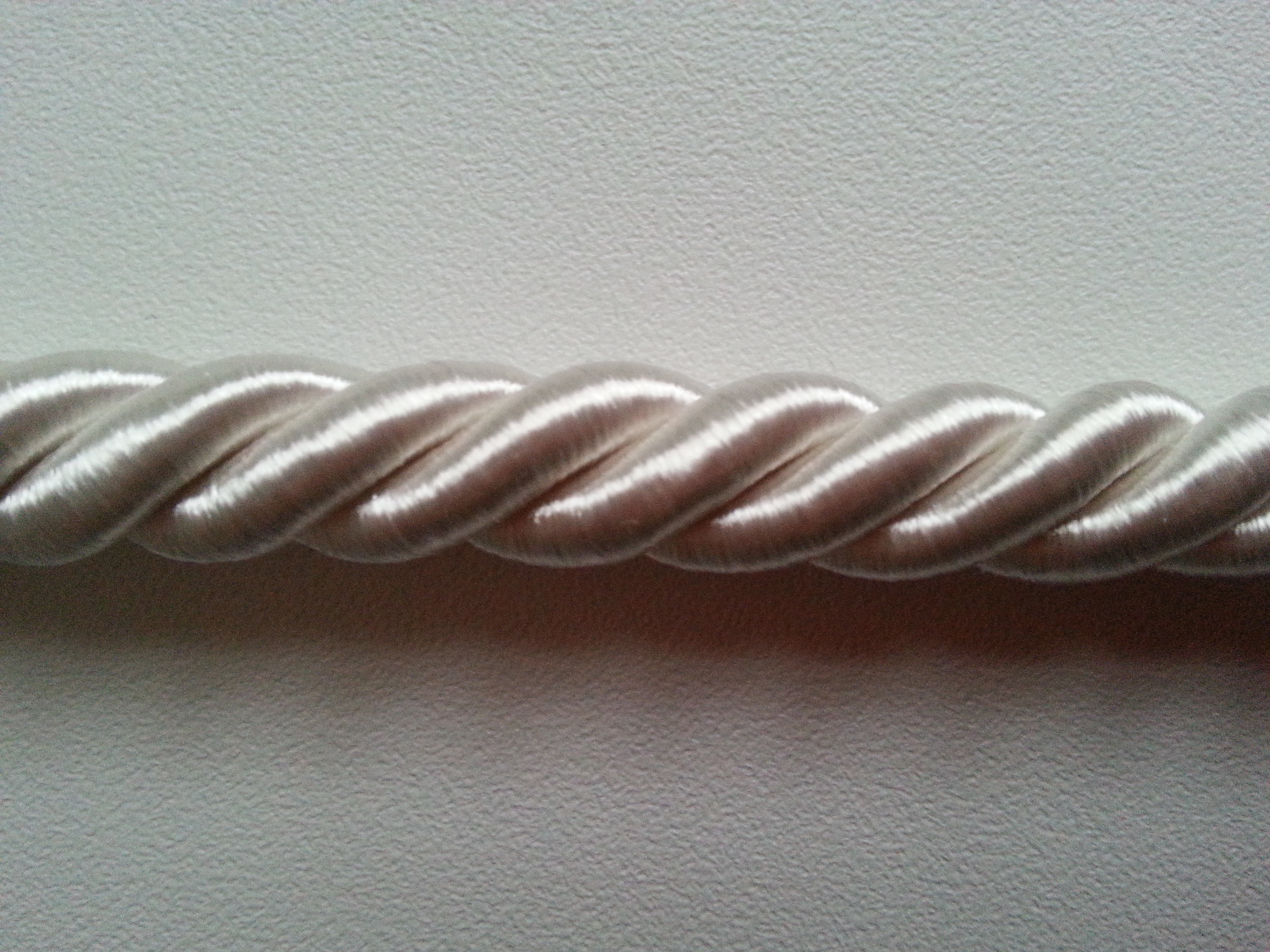 Декоративный шнур для натяжных потолков фото